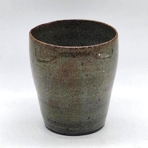 Mała, ręcznie robiona, 4,5-calowa, oliwkowozielona doniczka ceramiczna, wazon, uniwersalny; sygnowana, TAK JAK JEST