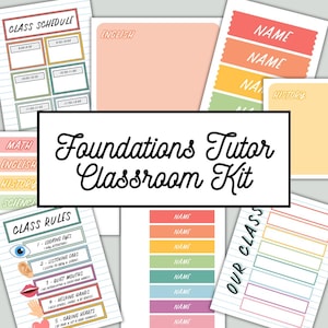 Puede incluir: Un kit de aula Foundations Tutor que incluye varias hojas imprimibles, como un horario de clases, etiquetas de materias para inglés e historia, etiquetas de nombre en varios colores, reglas de clase con iconos y una lista de clase.