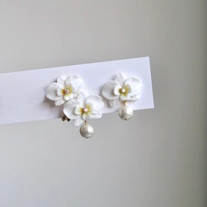 Handmade Orchid Earrings with Pearls – Polymer Clay Floral Dangle Earrings, Botanical Jewelry Gift for Her, Elegant Orchid Pearl Earrings