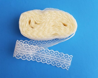Ecru Flat Scalloped Lace Sewing Trim 10 Yards by 1 1/8 Inches Wide L0772