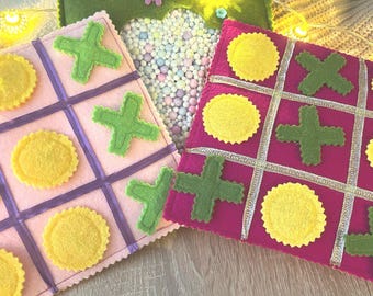 Felt Tic-Tac-Toe & Sensory Search Game – 2-in-1 Montessori Toy – Fine Motor Skills Gift – Quiet Travel Game for Kids