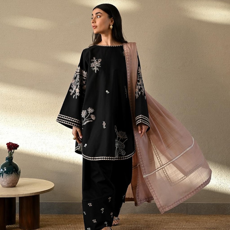 Peach Hand embroidered Butterfly Crochet Farshi Salwar Straight suit with Hand painted Organza Duppata main image 0