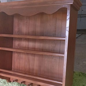 Estantería de pared estilo granja para platos y tazas, estante de madera de pino nogal oscuro, almacenamiento de cocina rústico hecho a mano imagen 8
