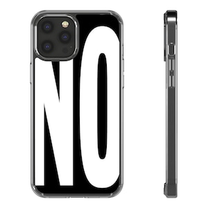 Könnte beinhalten: Transparente Handyhülle mit dem Wort "NO" in großen weißen Buchstaben auf schwarzem Hintergrund. Das Bild zeigt die Hülle von vorne und von der Seite, wobei das Design und die Schutzeigenschaften hervorgehoben werden.