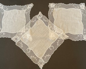 Vintage White Lace Handkerchiefs / Craft Hankies/ Wedding / FREE SHIPPING