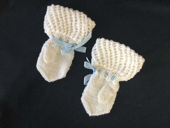 Hand Knitted Off White Wool Baby Socks & Mitt Set… - image 3