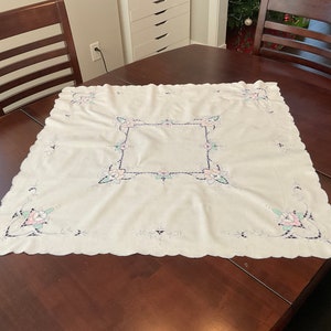 Vintage Square Table Topper / Appliqué Scalloped Edging/ FREE SHIPPING ...