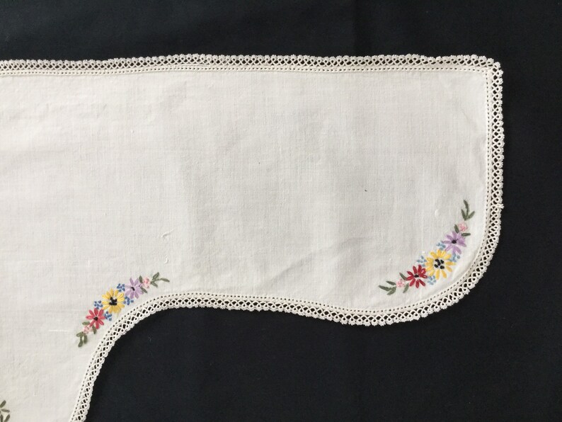 Vintage Embroidered Floral Dresser Table Mantle Piano Scarve