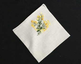 Vintage White White Cotton Hankie With Bouquet Of Yellow Embroidered Flowers / Vintage Handkerchief/ Accessories / Wedding