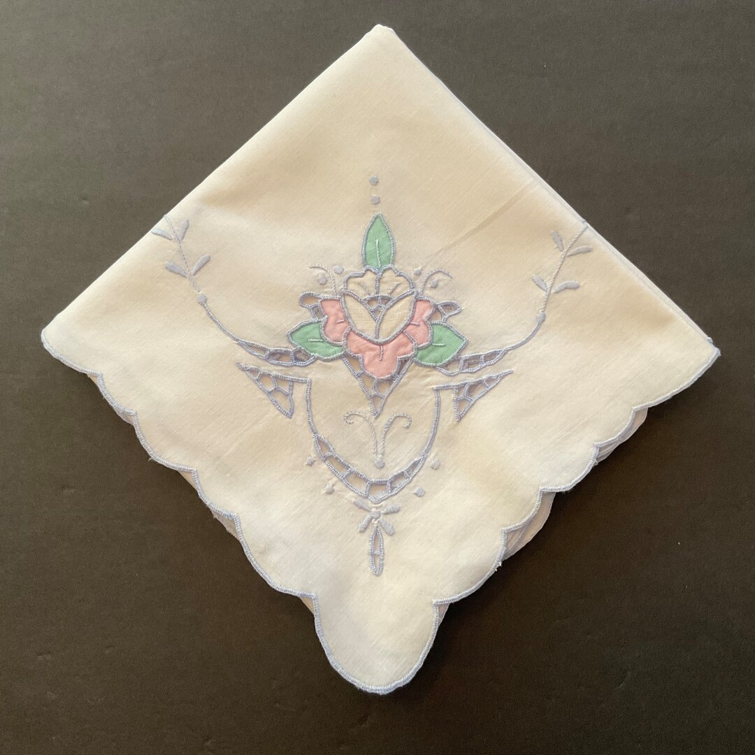 Vintage Square Table Topper / Appliqué Scalloped Edging/ FREE SHIPPING ...