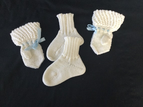 Hand Knitted Off White Wool Baby Socks & Mitt Set… - image 1