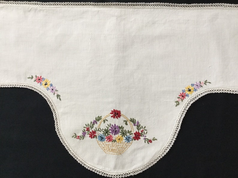 Vintage Embroidered Floral Dresser Table Mantle Piano Scarve