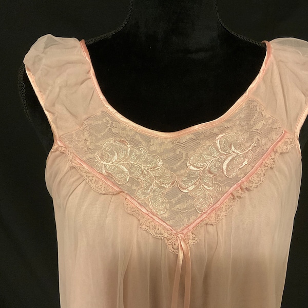 Vintage 1960s , 1970s Pink Nylon Chiffon Short Baby Doll Nightie Top / Dorothy Vernon Eatons Of Canada/ Size Large FREE SHIPPING