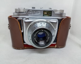 1970年代のヴィンテージ Petri FT 35 mm フィルムカメラ（革製ケース