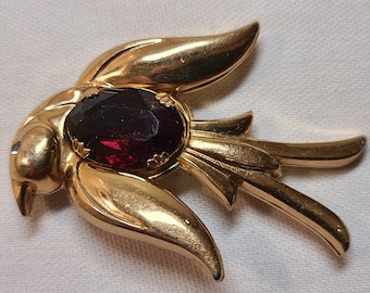 Vintage CORO Pegasus Gold Tone Swallow/Bird Brooch with Red Rhinestone