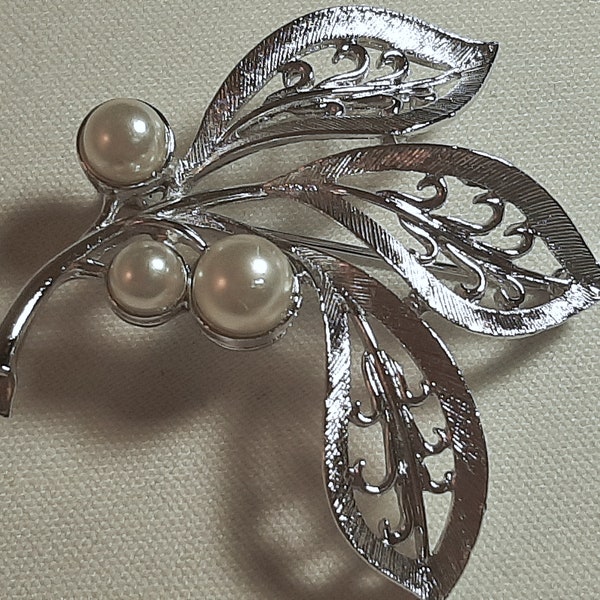 Vintage SARAH CANADA Leaf Brooch with Faux Pearls, Silver Tone