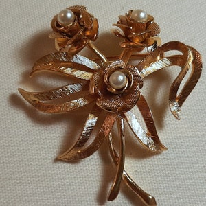 Vintage CORO Gold Tone Flower Brooch with Faux Pearls