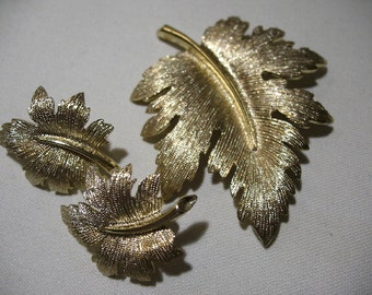 Vintage EMMONS Gold Tone Brooch and Ear Clips