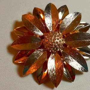 Vintage SARAH COV. Gold Tone Flower Brooch