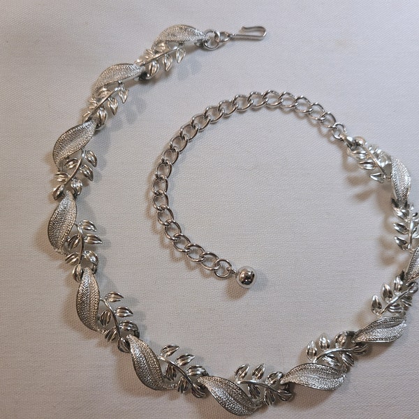 Vintage CORO Necklace with Leaf Links, Silver Tone