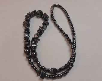 Collar de cuentas de hematita pulida, cuentas de tamaño gradual.