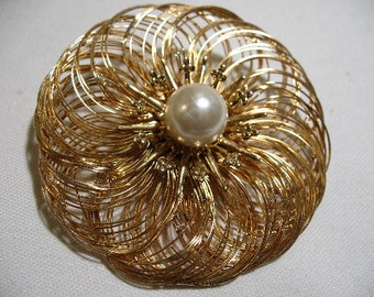 Vintage Gold Tone Wire Spiral Brooch with Faux Pearl