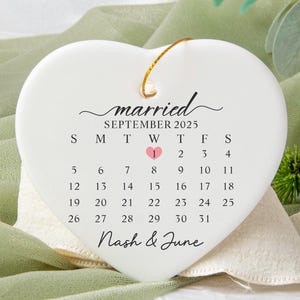 Married Calendar Date Ornament,Ceramic Married Ornament Hanging Gift,Wedding Date Anniversary Ornament,Wedding Gift Bauble,Newlywed Gift