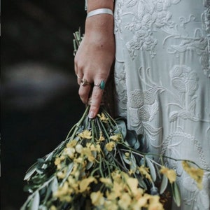 DREAMWEAVER vintage antique silk fringe ethical wedding dress zdjęcie 3