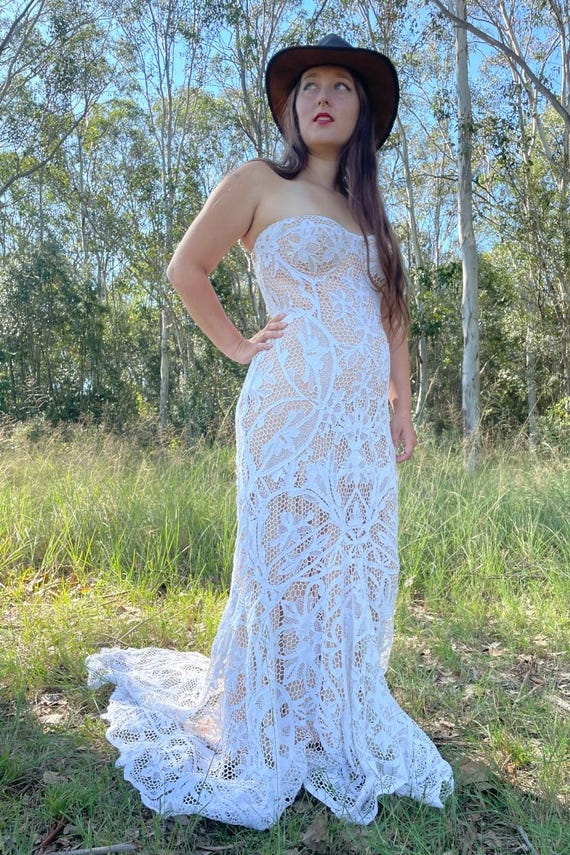 SAMPLE SALE - SPELLBOUND - Vintage Italian Cotton Lace Ethical Sustainable Wedding Dress - Etsy SAMPLE SALE - SPELLBOUND - Vintage Italian Cotton Lace Ethical Sustainable Wedding Dress - Etsy