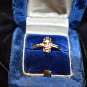 fine 9CT Gold Memento Mori Skull Ring Antique Gold wedding Engagement ring