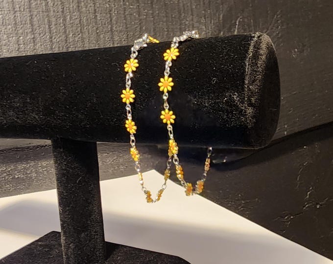 Daisy Bracelets   2 Sizes