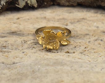 Botanical Flower Ring 10K Gold Plated Pewter Ring Size 8