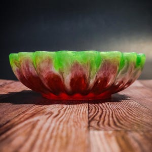 Vibrant Green & Red Marbled Resin Bowl, Scalloped Edge Decorative Bowl, Unique Entryway Trinket Dish Gift, Handcrafted Decorative Key Bowl,