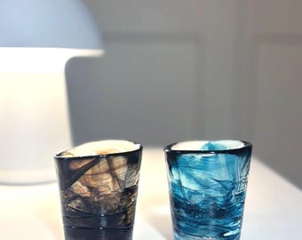 Vintage glazen kandelaars Kosta Boda 'Mine' | Paar blauw en rokerig