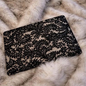 Rétro Dentelle Lace Pattern MacBook Case | Hard Shell Air/Pro 13-16