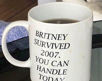 Grappige mok met de tekst "Britney Survived 2007" – Popcultuur meme koffiemok cadeau voor Britney-fans