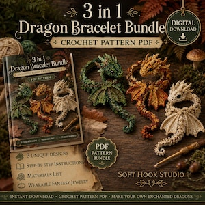 Könnte beinhalten: Eine digitale Häkelanleitung als PDF für ein 3-in-1-Drachenarmband-Set. Das Bild zeigt drei gehäkelte Drachenarmbänder in Grün, Orange und Creme sowie ein Anleitungsheft mit Schritt-für-Schritt-Anweisungen für die Herstellung.