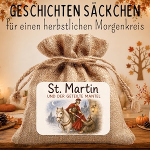Könnte beinhalten: Ein beigefarbener Jutebeutel mit Kordelzug und einem rechteckigen Etikett mit dem Text St. Martin UND DER GETEILTE MANTEL sowie einer Illustration einer Figur auf einem weißen Pferd, die einen roten Mantel mit einer sitzenden Person teilt.