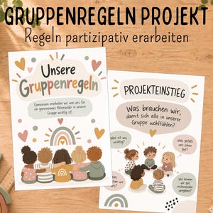 以下が含まれることがあります： ドイツ語のテキストが記載された2枚の教育用ポスター。左側のポスターには「Unsere Gruppenregeln」というタイトルと、5人の子供たちが一緒に座っているイラストが描かれています。右側のポスターには「PROJEKTEINSTIEG」というタイトルがあり、円になって座る子供たちが描かれています。
