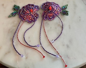 Copricostumi o copricapezzoli in cristallo scintillante viola con nappe di perline, stile burlesque floreale