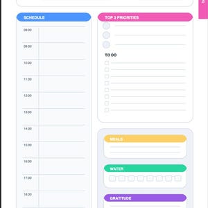 Op de afbeelding: Een dagplannerpagina met een roze en wit ontwerp. Het bevat secties voor schema, top 3 prioriteiten, takenlijst, maaltijden, waterinname en dankbaarheid. De planner heeft een blauw, roze, geel, groen en paars kleurenschema.