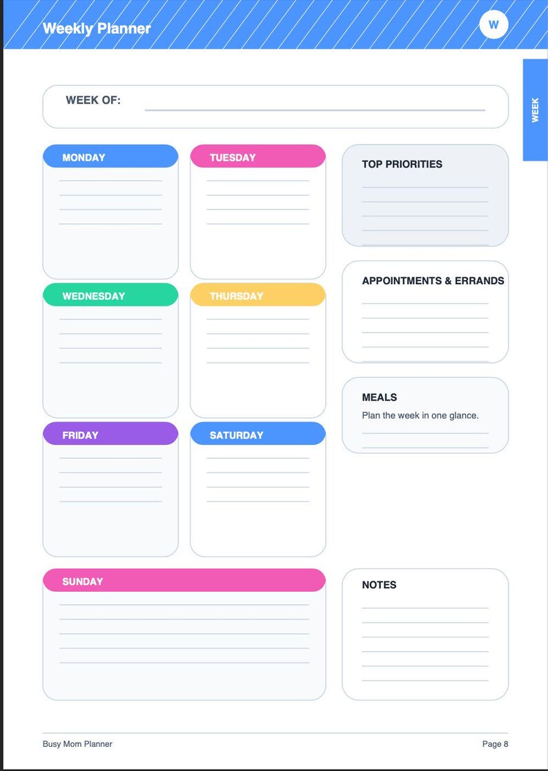 Op de afbeelding: Een weekplannerpagina met een blauw-witte diagonaal gestreepte kop. De planner bevat secties voor elke dag van de week, met kleurgecodeerde koppen. Extra secties zijn voor topprioriteiten, afspraken, boodschappen, maaltijden en notities. De tekst "Weekly Planner" staat bovenaan.