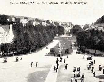 Unused Vintage French Postcard - Lourdes, France