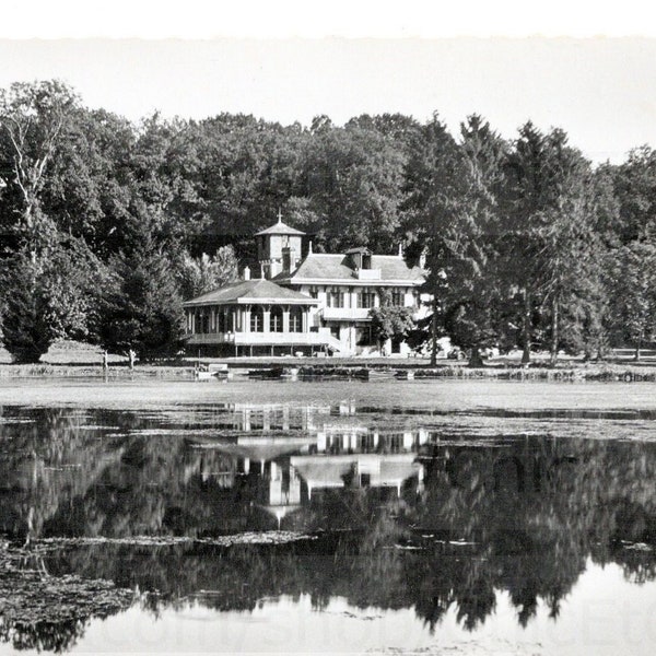 Unused Vintage French Postcard - Foret de Compiègne, St Peter's Ponds & Empress Eugenie's Hunting Lodge