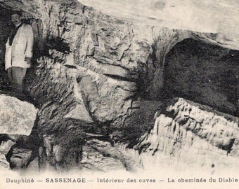 French Unused Postcard - The Devils Chimney, Grotte les Cuves, Sassenage, France