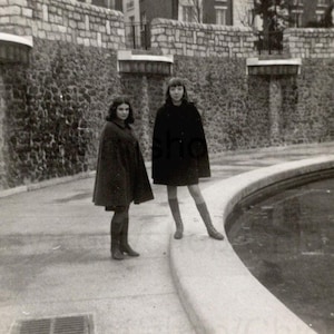 1960er Jahre Winterfoto - Zwei Junge Frauen
