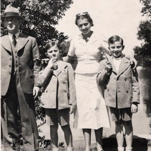 1930er Jahre Sommerfoto - Familie am Wasser