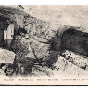 French Unused Postcard - The Devils Chimney, Grotte les Cuves, Sassenage, France