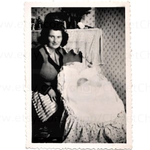 Photographie française des années 40 - Femme avec un bébé