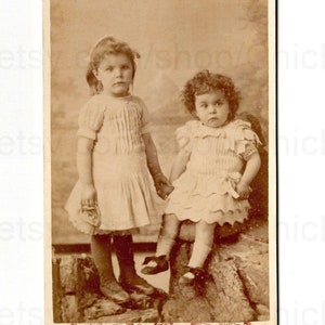 Antikes französisches CDV Foto - Niedliche Schwestern (A. Prouzet, Paris, Frankreich)
